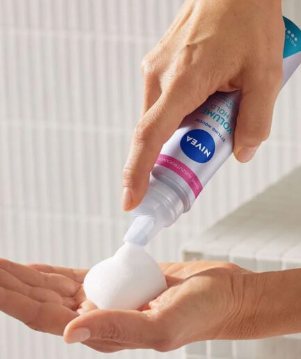 موس حالت دهنده و حجم دهنده قوی Volume & Hold Styling حجم 150 میل نیوا | Nivea