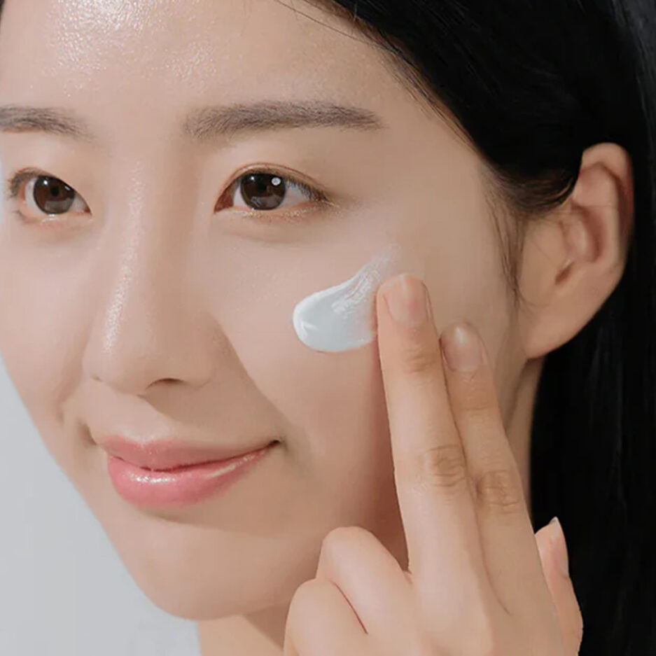 ضد آفتاب  SKIN 1004 مدل هیالو سیکا  SPF 50 حجم 50 میل سنتلا | Centella - Image 4