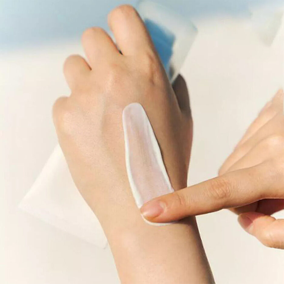 ضد آفتاب  SKIN 1004 مدل هیالو سیکا  SPF 50 حجم 50 میل سنتلا | Centella - Image 5