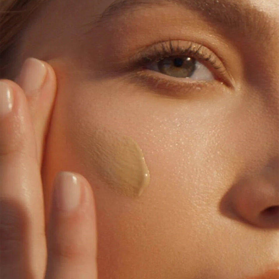لوسیون ضدآفتاب صورت SPF50 مدل Age Defense حجم 75 میل اوسرین | Eucerin - Image 4