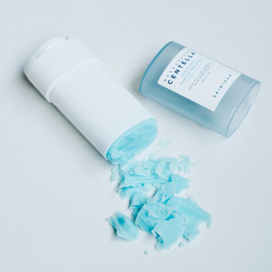 ضدآفتاب استیکی بی رنگ مدل Skin 1004 حجم 20 گرم سنتلا | Centella - Image 5